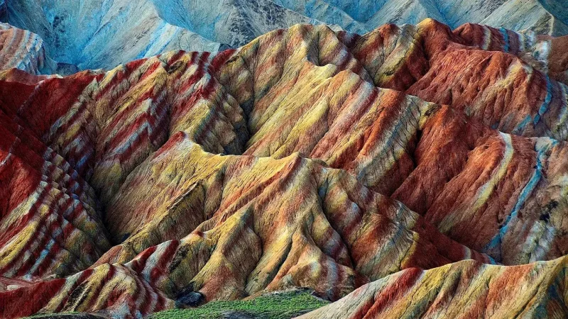 تپههای رنگینکمانی ژانگیه