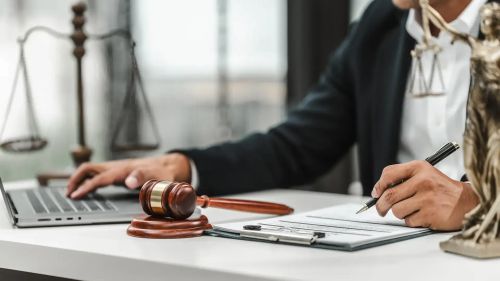 وکیل دادگستری: راهنمای کامل ورود، وظایف و درآمد